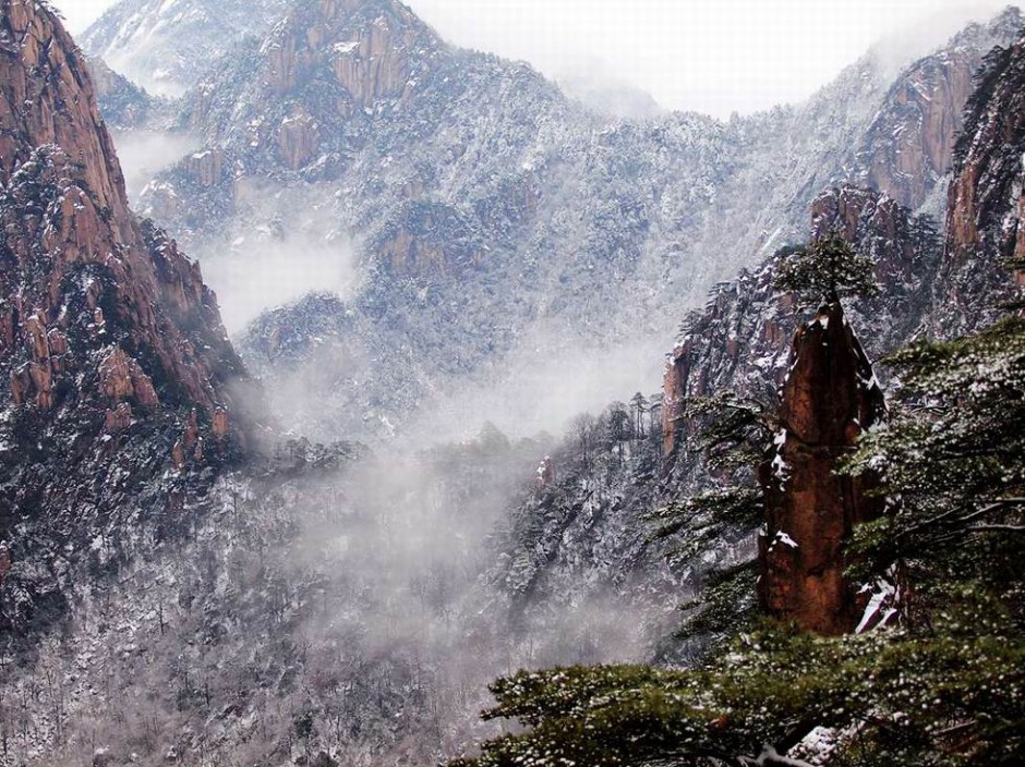 冬季雪盖黄山美景