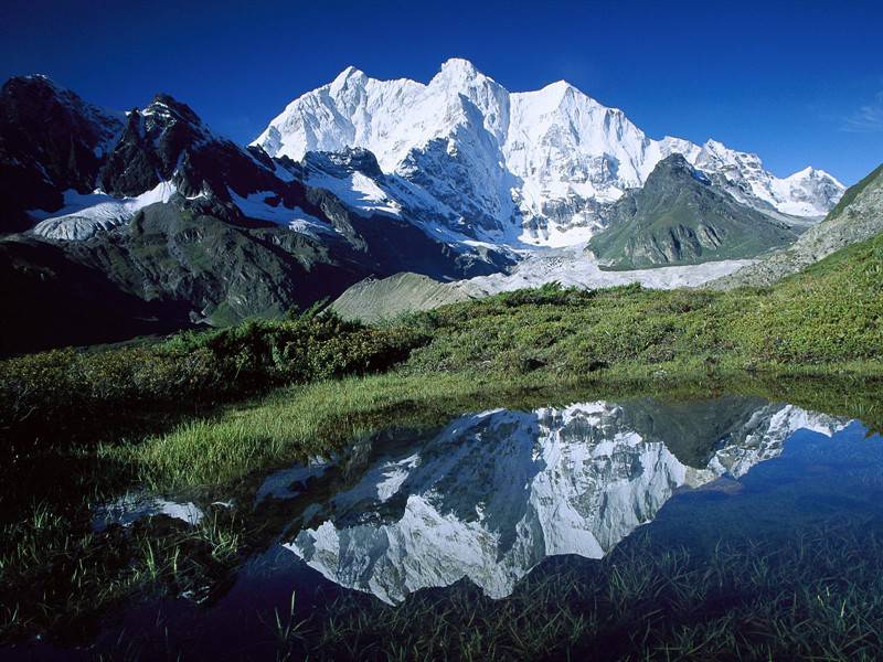 高耸雄壮山峰美景图片合集