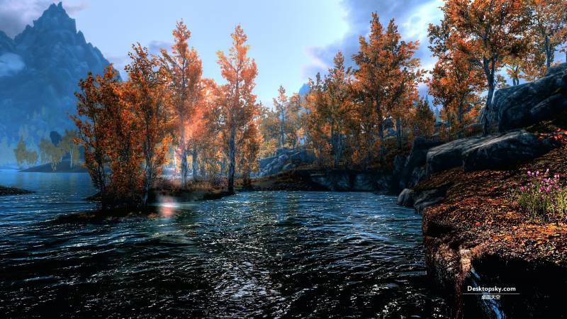 秋天潺潺流水的河流图片