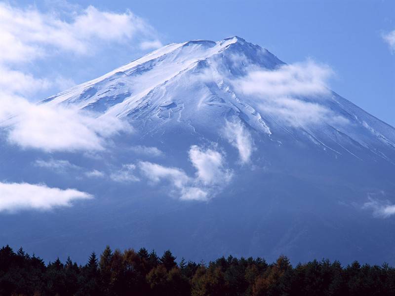 日本第一大高峰富士山下的春夏秋冬高清图片