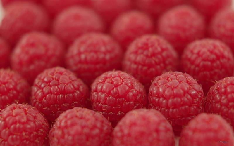 酸甜可口的树莓水果特写图片
