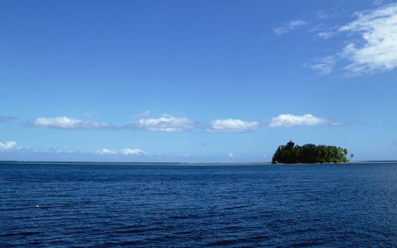 蔚蓝天空海水水天相接美景