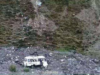 西藏贡嘎县一旅游客车坠崖 致多人死伤