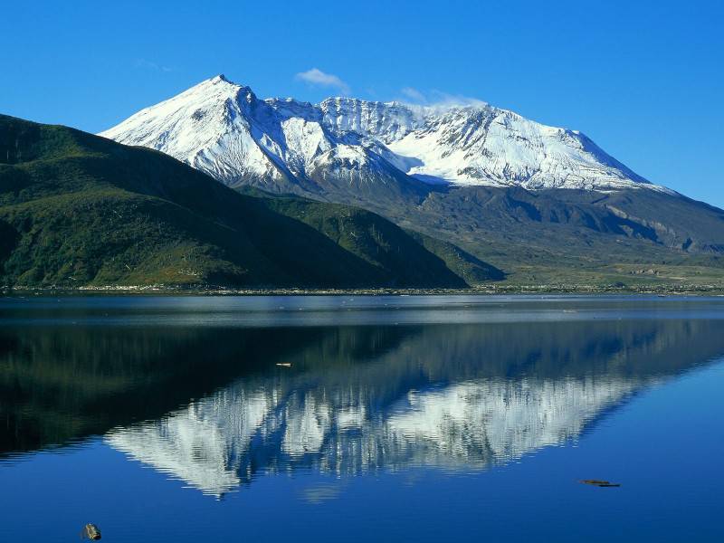 波光粼粼的湖面高清风景图片