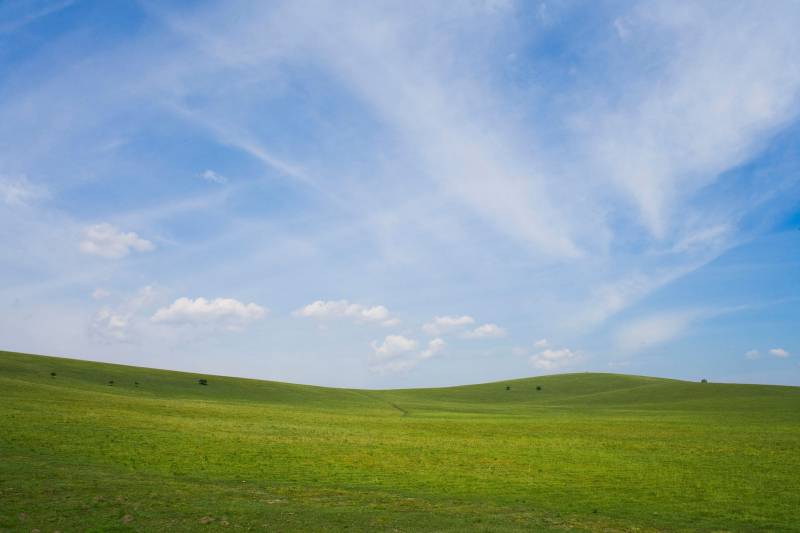草原上的蓝天白云高清晰图片