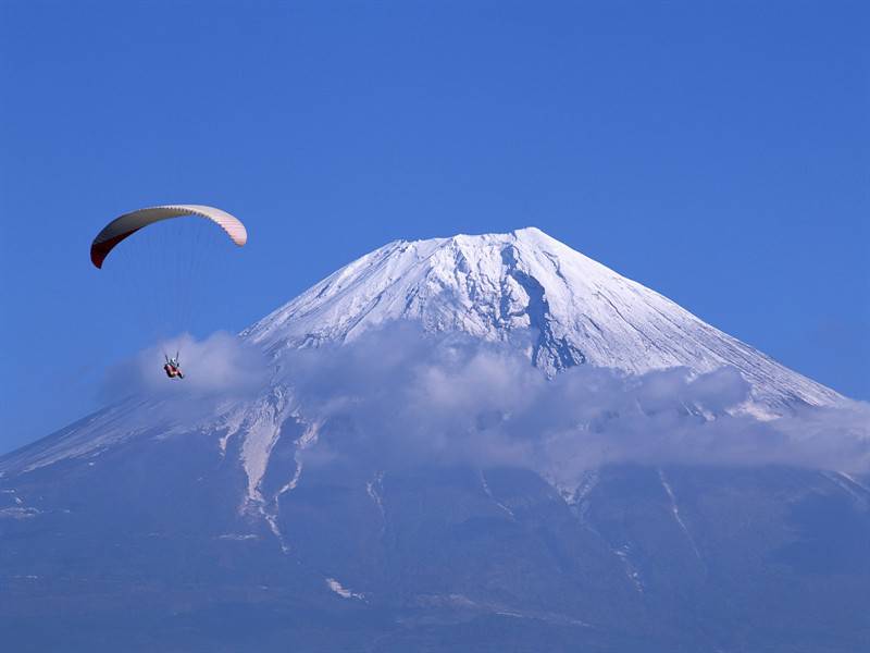 日本第一高峰富士山远景图片