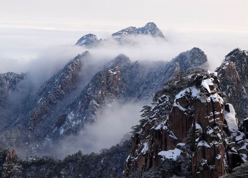 冬季雪盖黄山美景