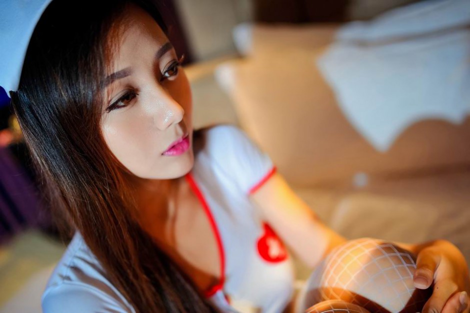 性感诱人护士制服美女私房写真