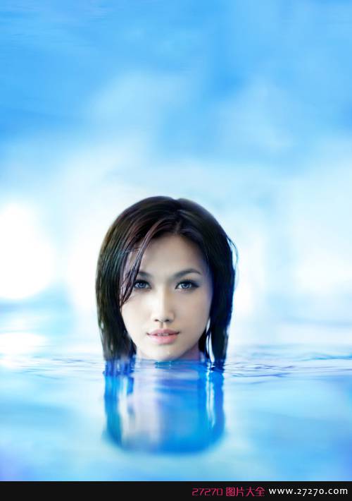极品性感泳池明星写真