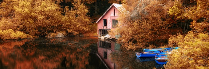 秋天森林湖泊旖旎风景图片
