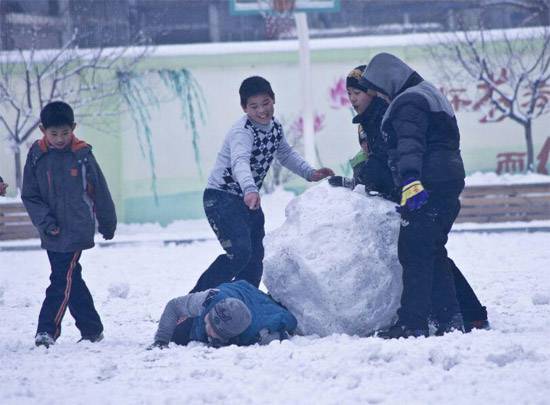 堆雪人大赛看谁有天赋搞笑图集