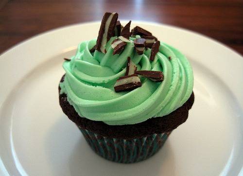 精致美味的抹茶甜点图片