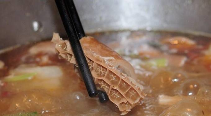 麻辣川菜牛黄火锅图片