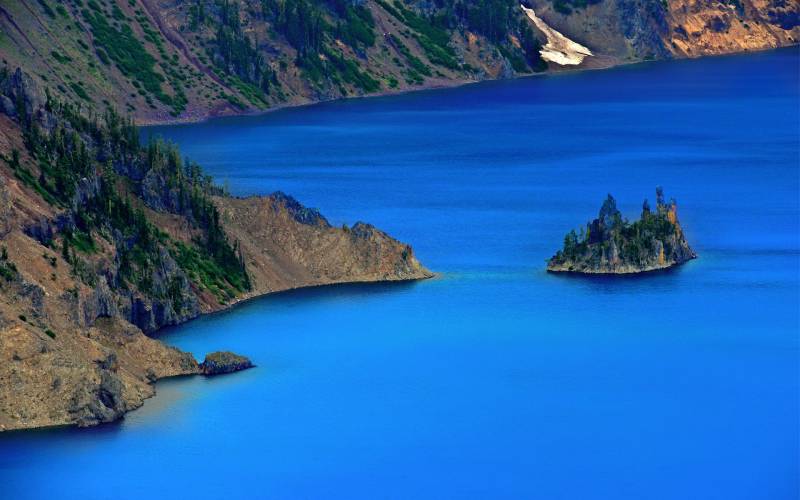 火山口湖超唯美风景高清电脑壁纸