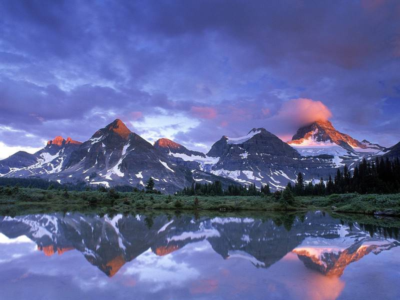 山间湖畔高清秀丽风景图片