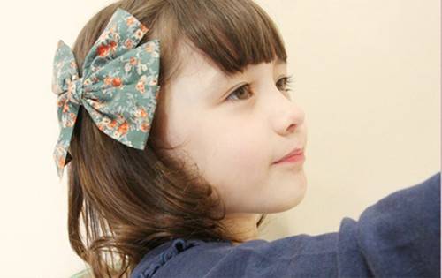 可爱小姐妹幸福卖萌图