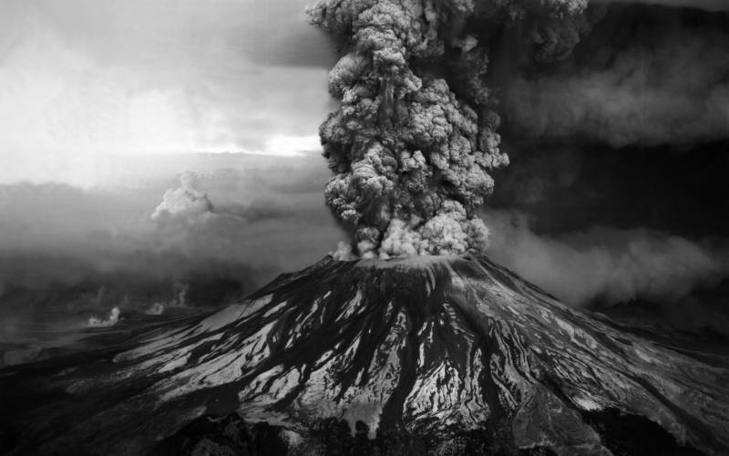 大自然火山爆发瞬间高清壁纸