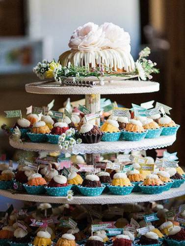 幸福甜蜜的婚礼甜点蛋糕图片