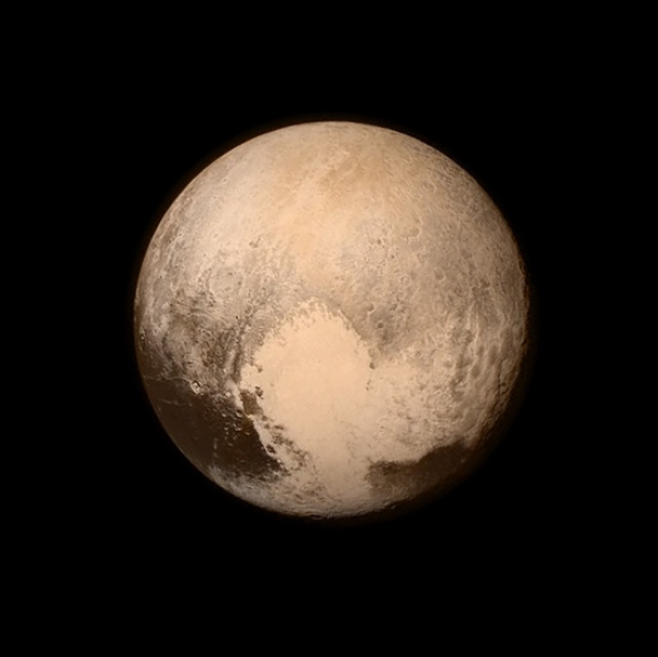 新视野号飞掠冥王星 历时9年拍到最清冥王星图像