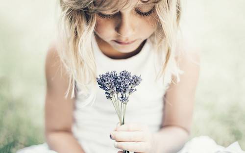 无忧无虑的小孩子意境图片