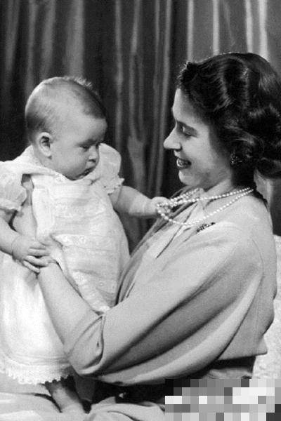 图揭英国王室婴儿萌照 基因太强大(5)