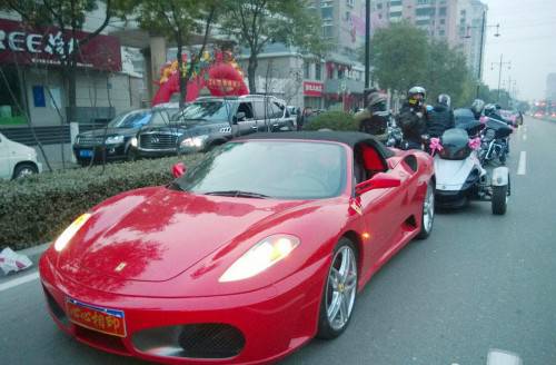 中国最牛的婚礼车队 一支车队价值上2亿元(2)