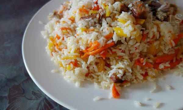 新疆特色小吃大全 烤肉手抓饭令人垂涎