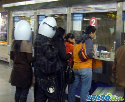 地铁里的神仙情侣们
