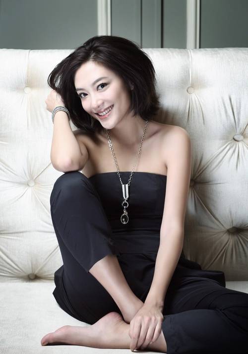 应采儿撇丈夫携手耿乐拍摄大片