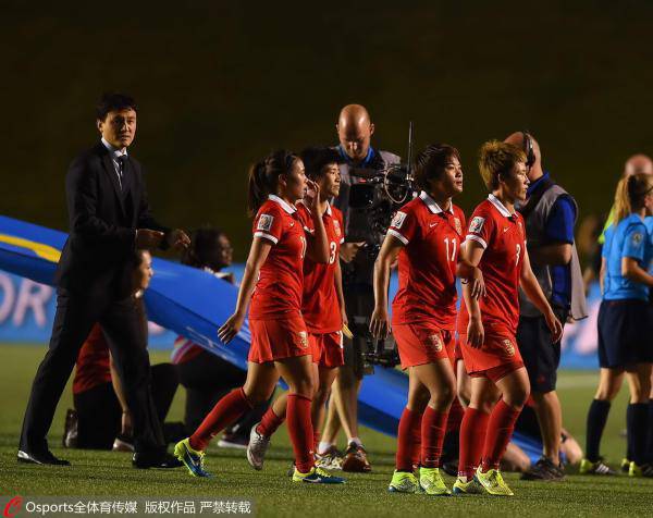 中国女足对美国0-1不敌 无缘4强(8)