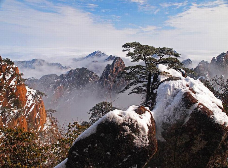 冬季雪盖黄山美景