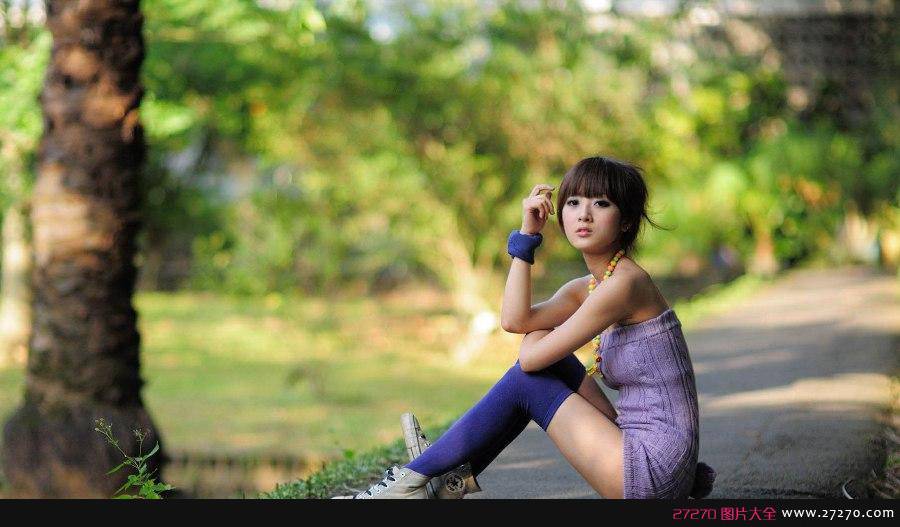 街拍靓丽可爱迷人小明星甜美诱惑