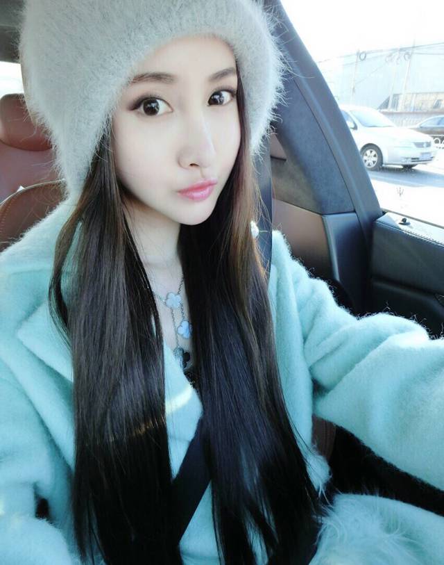 王若心清纯甜美可爱自拍