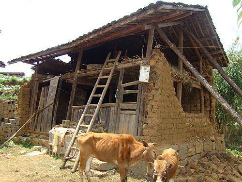 国家总理李克强赶赴云南地震灾区 安慰指导两不误