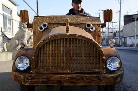 高手在民间 8级木匠刘福龙打造二代木质电动轿车