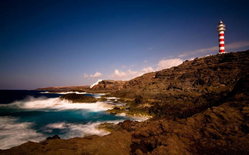 海岛灯塔壮观大自然风景图片
