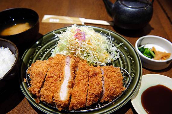 日本炸猪排小吃图片香酥美味