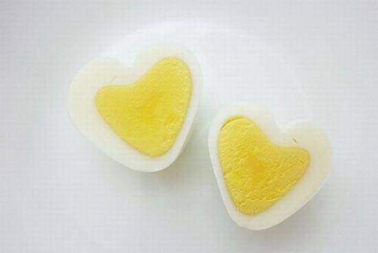 家庭营养早餐图片浪漫心形熟鸡蛋