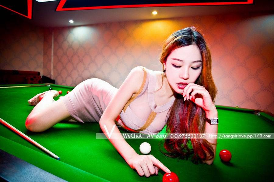 夜时尚之台球美女惊艳写照