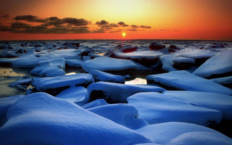 纯白冬日雪景风光高清桌面壁纸