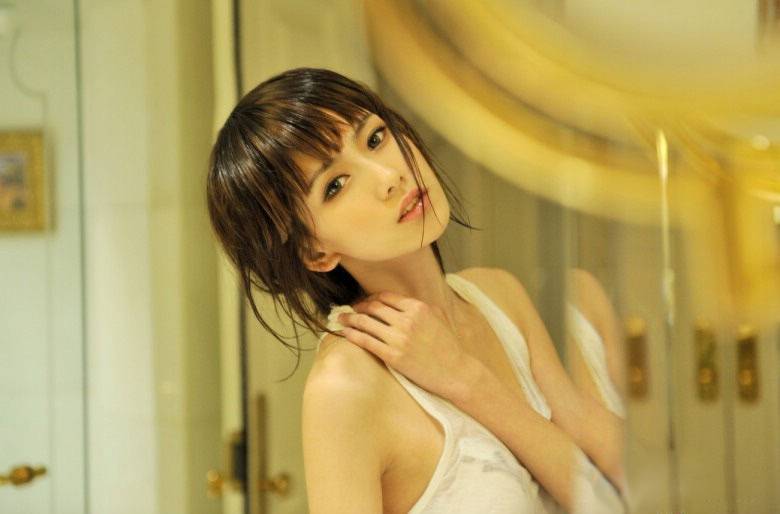 韩国美女模特酒店性感诱惑写真