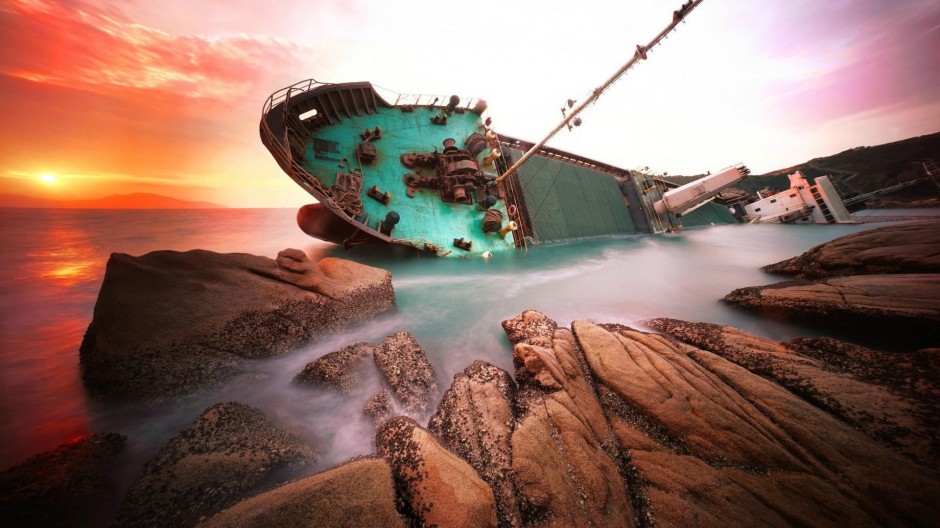 沉船残骸海景图片壁纸