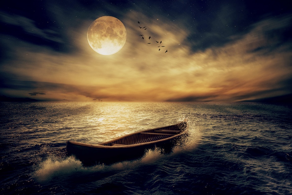 海上的小船超震撼风景图片