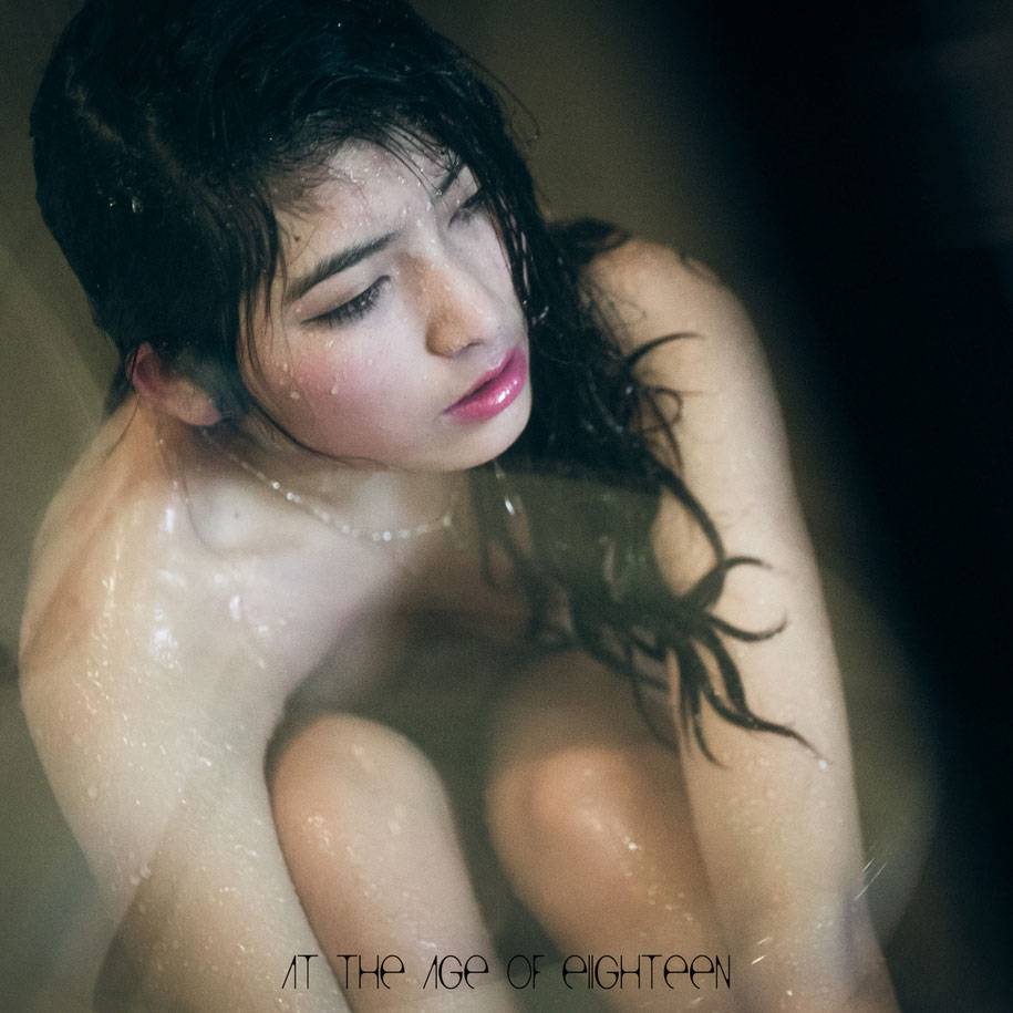 美女酒店浴室人体艺术摄影图片