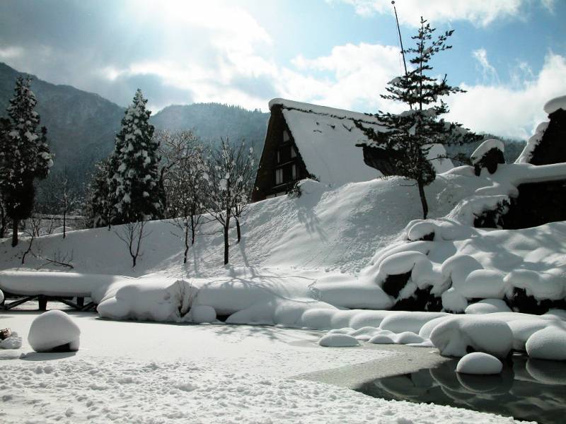 雪山梦幻小屋高清风景壁纸