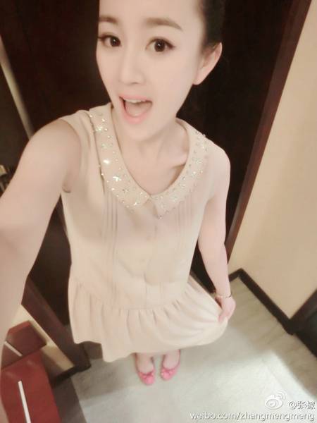 内地女星张檬活力私房自拍