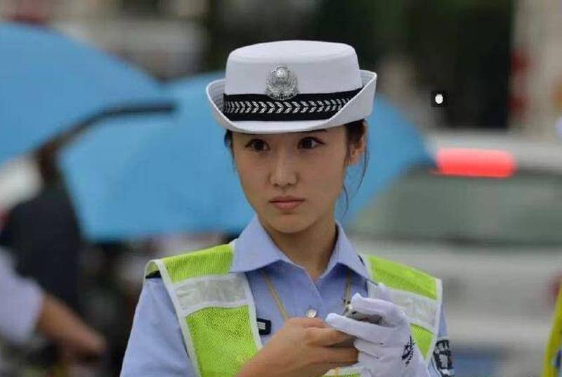 陕西美女交警 清纯萌妹子制服工作照(2)