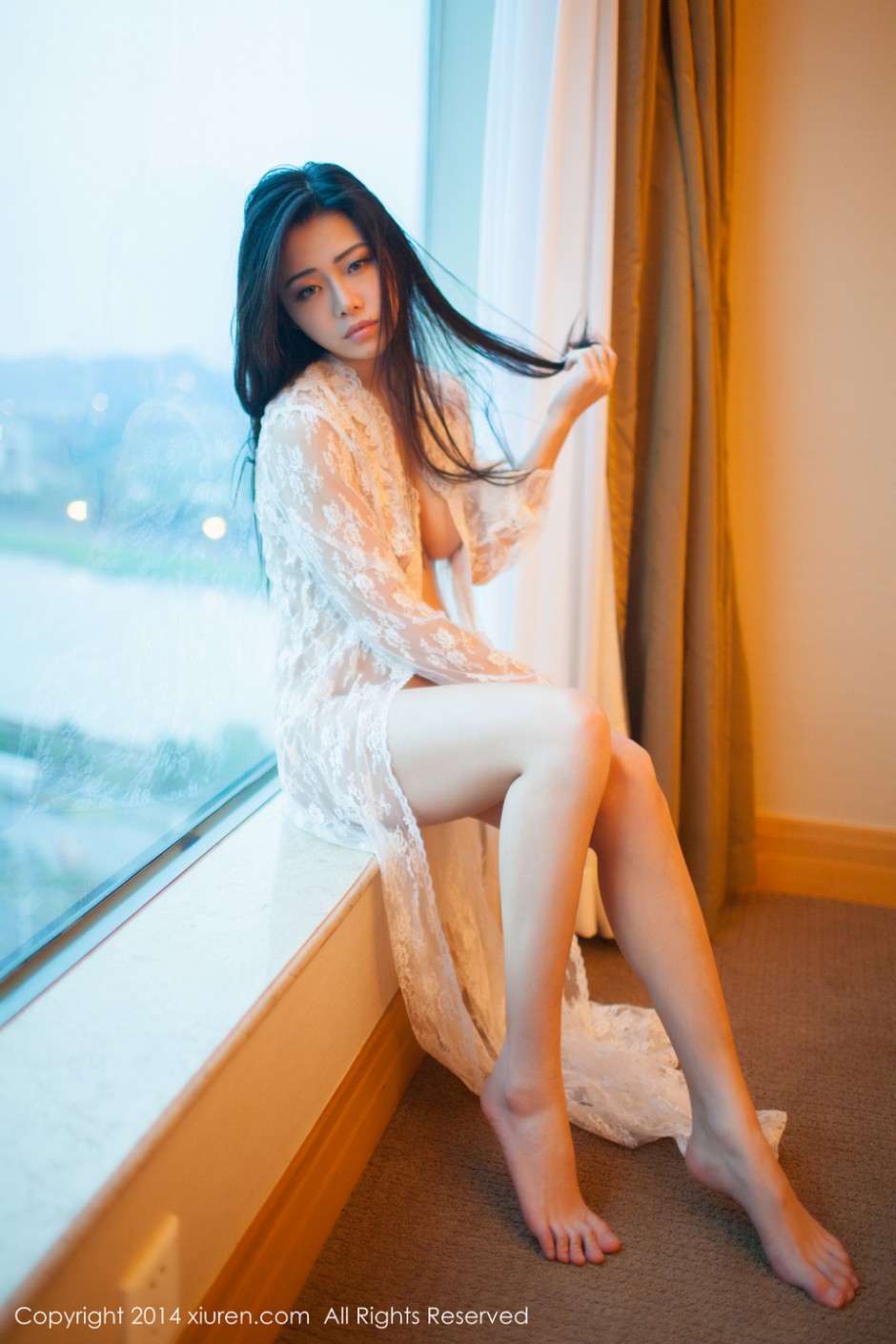 美女luvian本能透明蕾丝裙性感人体艺术图片