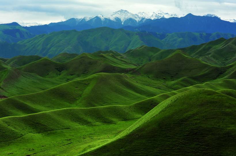 新疆天山山脉高清桌面壁纸