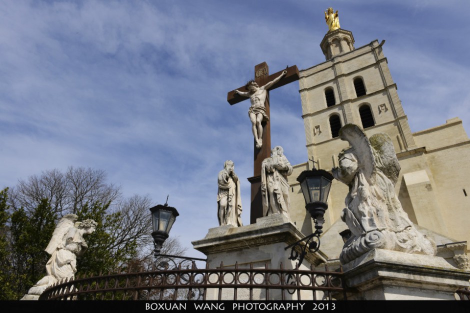 法国普罗旺斯教皇之城萧瑟秋天风景图片